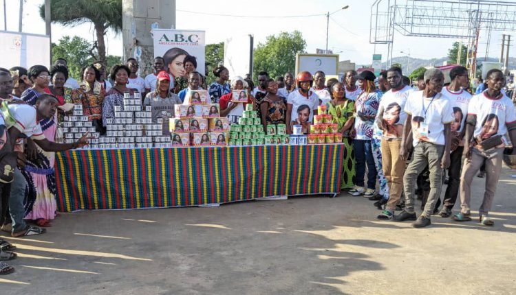 La Caravane de Miatronunya  débarque à Kara